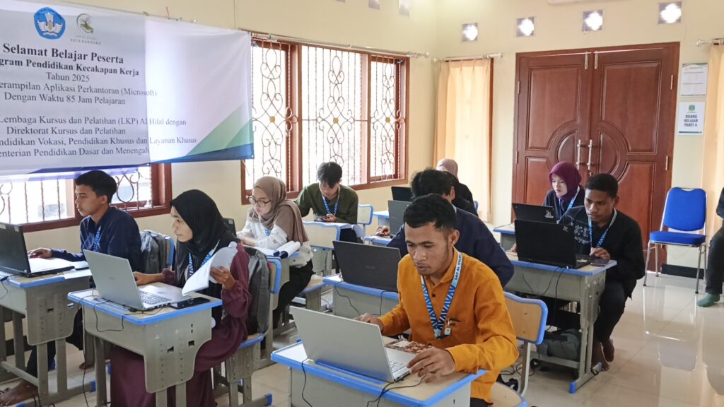 Meningkatkan Kompetensi Digital, Pelatihan Kerja Aplikasi Perkantoran di LKP Al Hilal